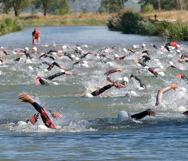 Imagen de la natación del Triatlón de Fromista