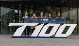 Imagen del acuerdo entre la World Triathlon y la PTO