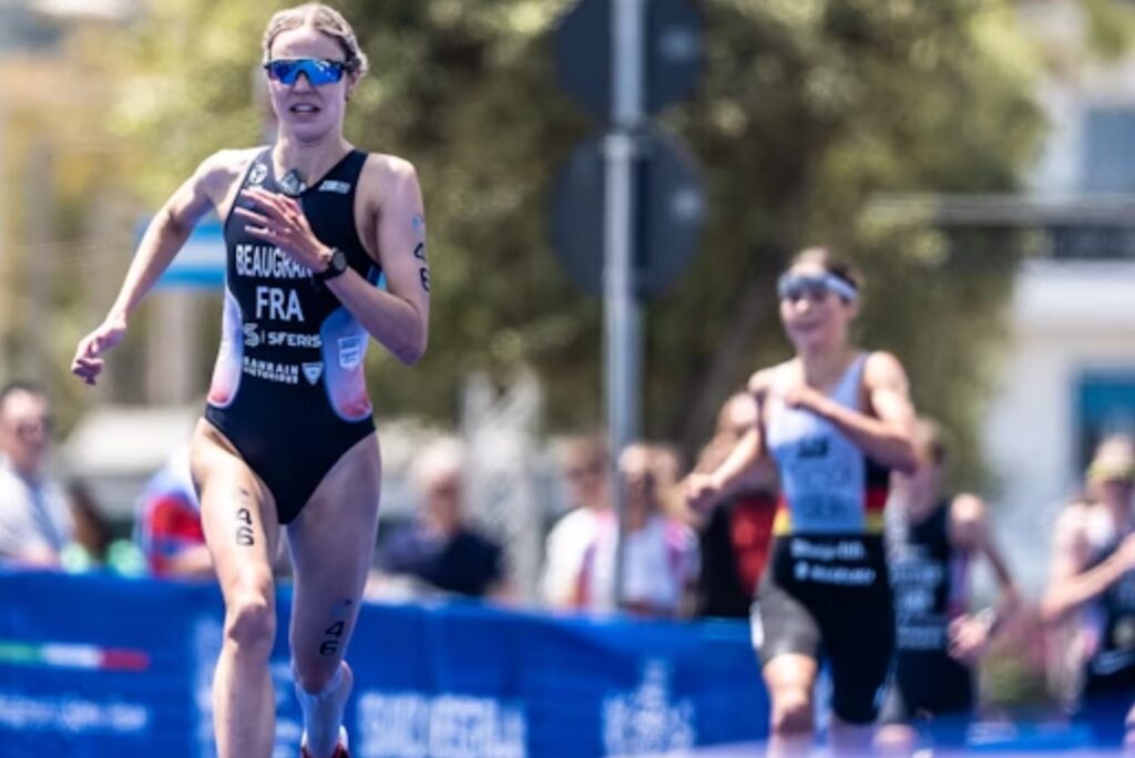 @worldtriathlon/Cassandre Beaugrand en las WTCS
