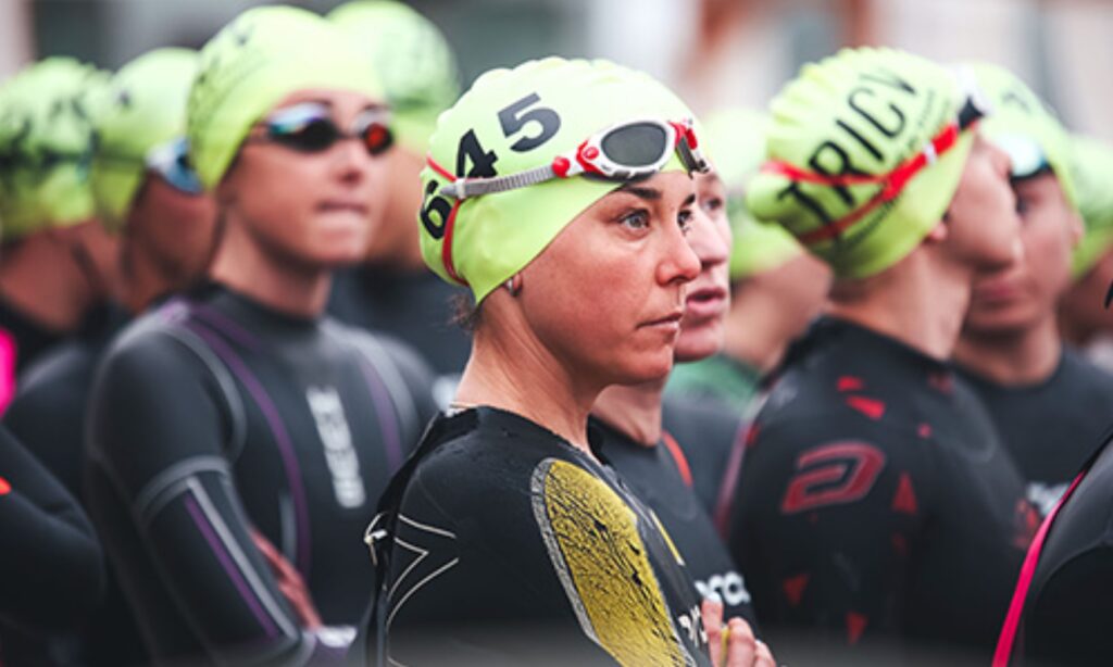 triatlocv/ Imagen de una triatleta antes de una competición