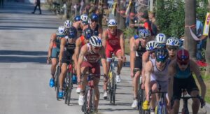 @worldtriathlon/Imagen del pelotón en el mundial sub23 de Torremolinos