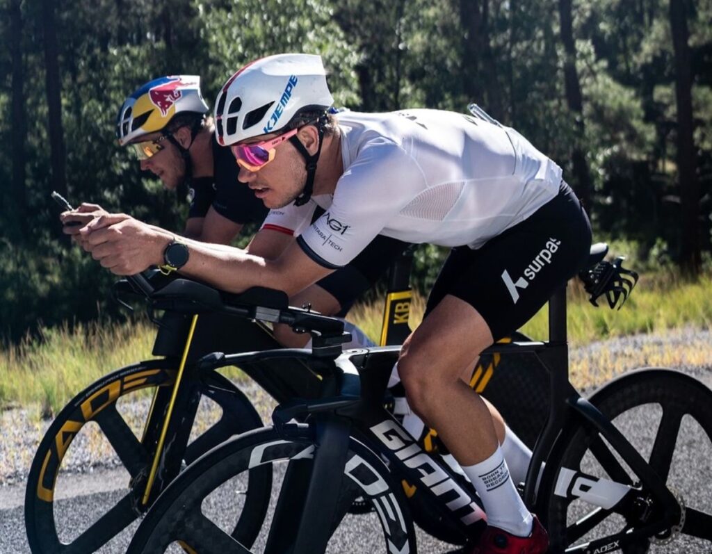 Instagram/Imagen de la nueva postura Aero de Gustav Iden