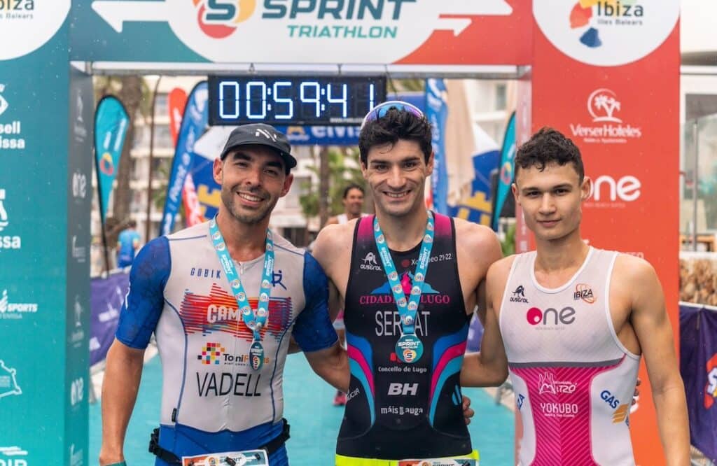 El pódium masculino en el Ibiza Sprint Triathlon