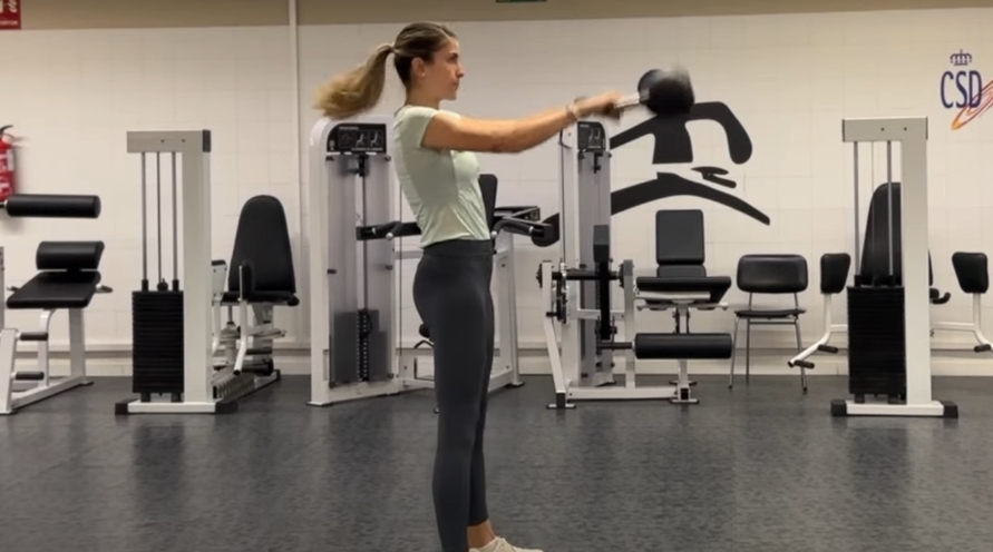Swing con kettlebell Swing con kettlebell