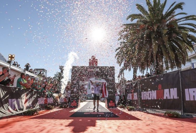 IRONMAN/ Imagen de la meta en el IRONMAN Portugal