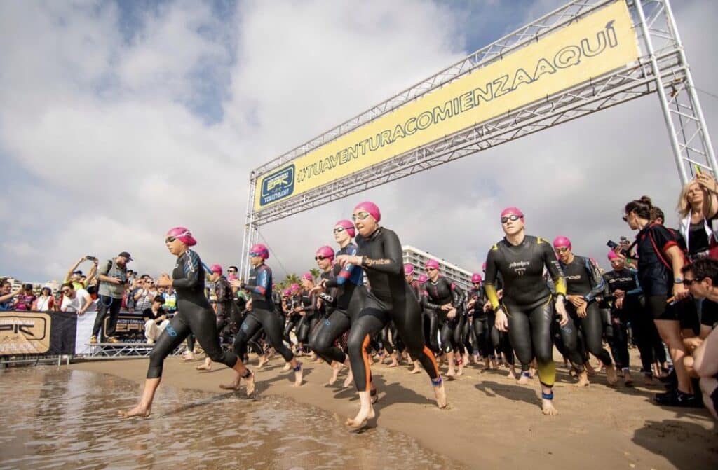 Imagen de la salida en el Epic Triathlon