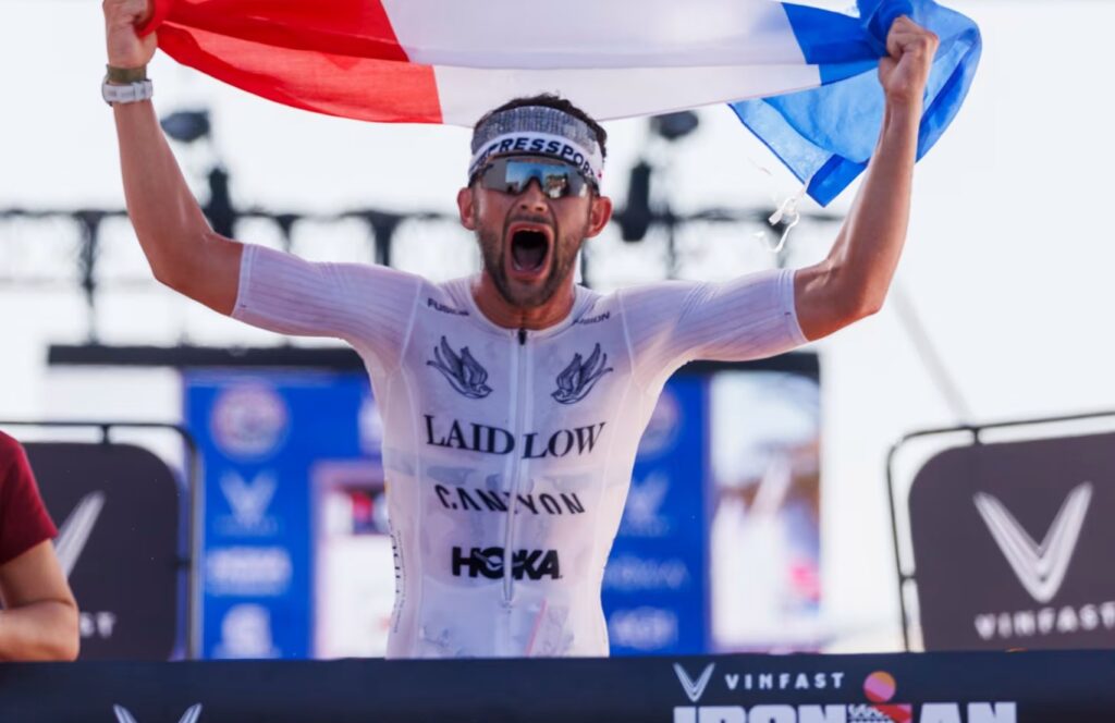 IRONMAN/ Imagen de San Laidlow ganando el mundial en Niza