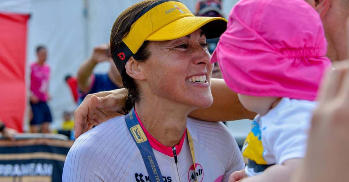 Judith Corachán en meta con su familia