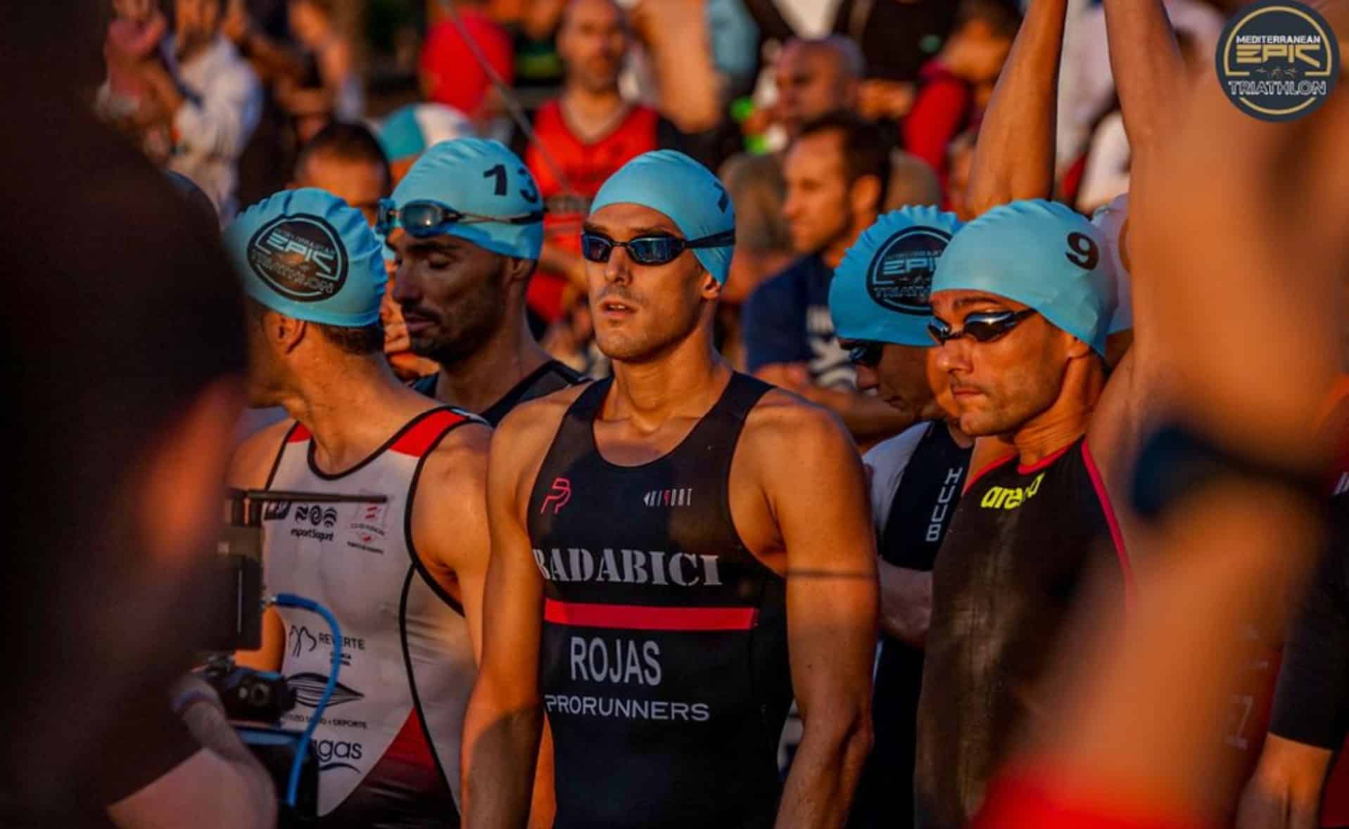 Cano Foto Sporrt/ Imagen triatletas antes de la salida
