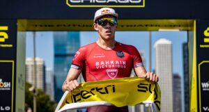 Hayden Wilde ganando en la Supertri