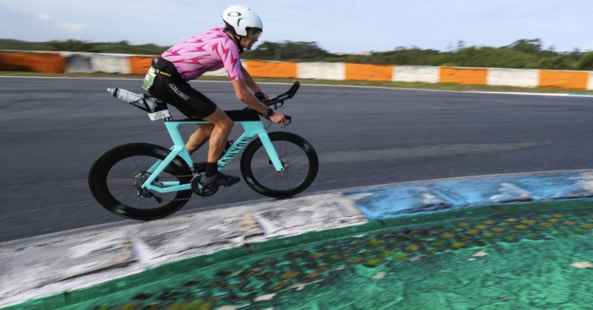 IRONMAN/ Una triatleta en el circuito de Estoril