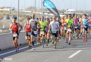 CanoFotosport/ Imagen de la salida del Duatlón del Jarama