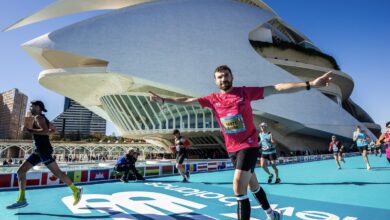 Imagen de un corredor en la meta del Maratón de Valencia