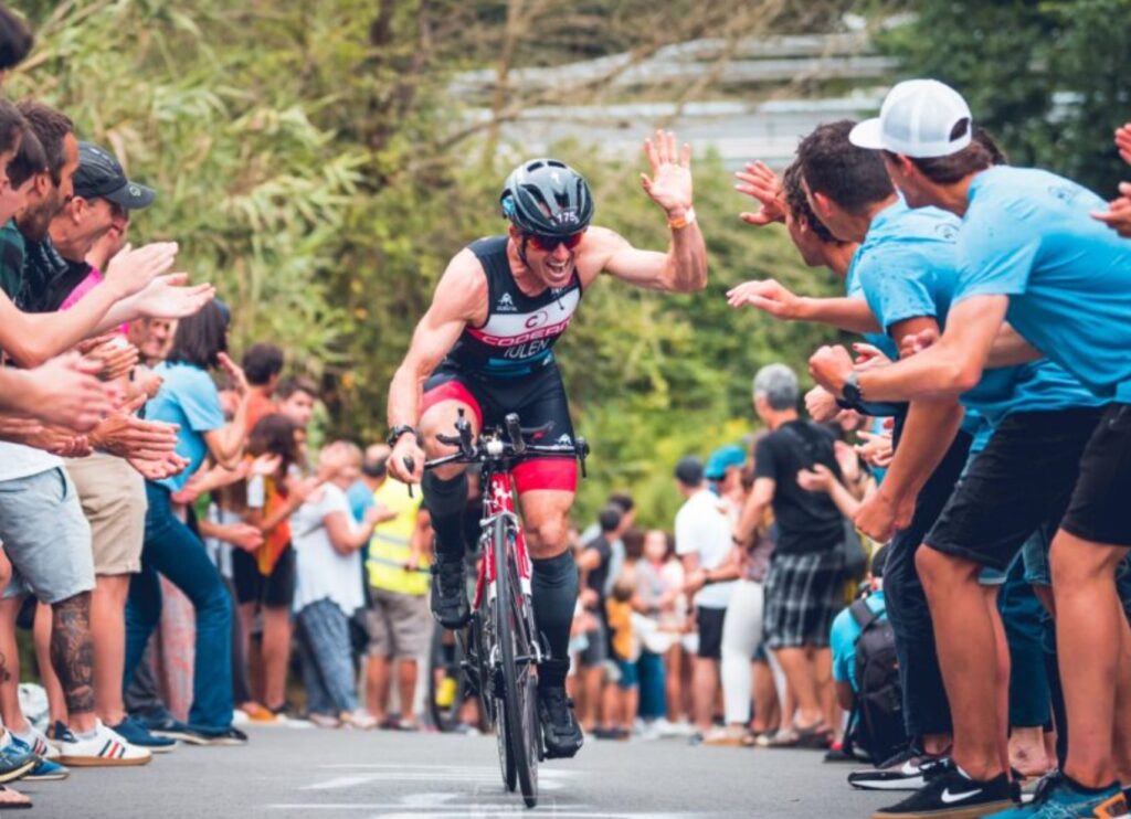 Imagen de un triatleta en el Triatlón de Zarautz