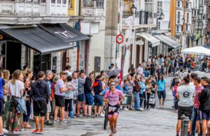 FETRI/ Una triatleta corriendo en Vitoria