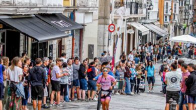 FETRI/ Una triatleta corriendo en Vitoria