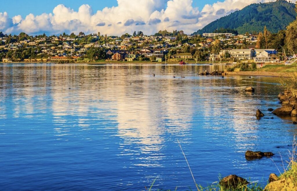 IRONMAN/ Imagen del Lago en Taupo