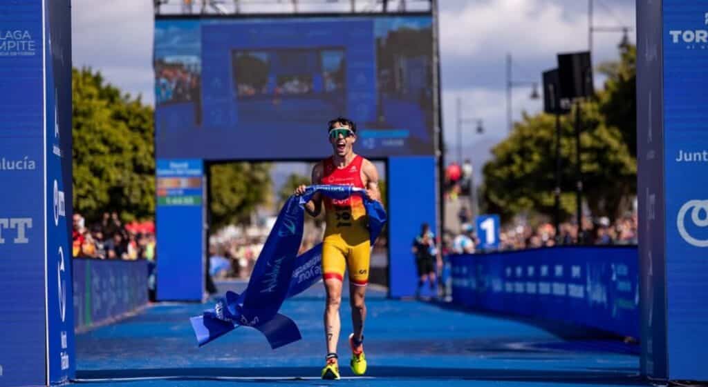 @worldtriathlon/ David Cantero ganando una prueba