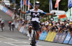 @SprintCycling/ Javier Romo ganando una etapa en el Tour Down Under 2025