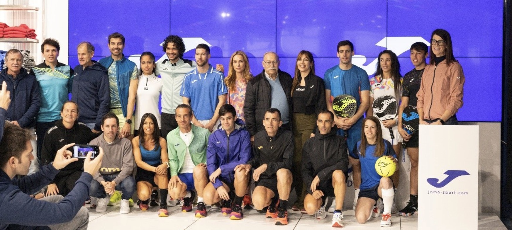 Joma presenta su innovadora colección 2025 en un evento exclusivo