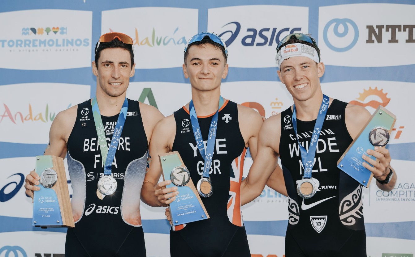 @worldtriathlon/ Leo Berguere. Alex Yee y WIlde en el pódium