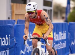 @worldtriathlon/ Roberto Sánchez en las WTCS de Abu Dhabi