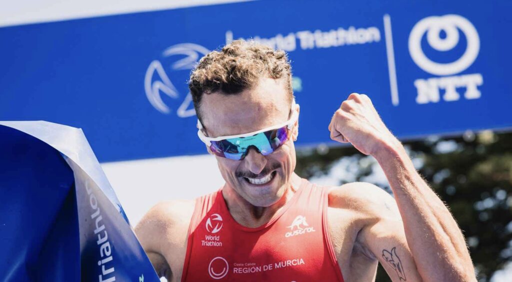 @worldtriathlon/ David Castro ganando en Napier