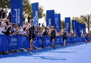 @worldtriathlon/sprint femenino en Abu Dhabi