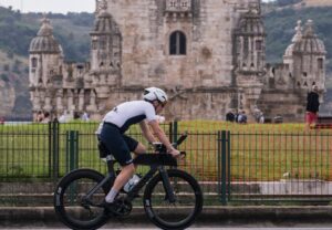 IRONMAN/ Un triatleta en el segmento ciclista del IRONMAN Portugal