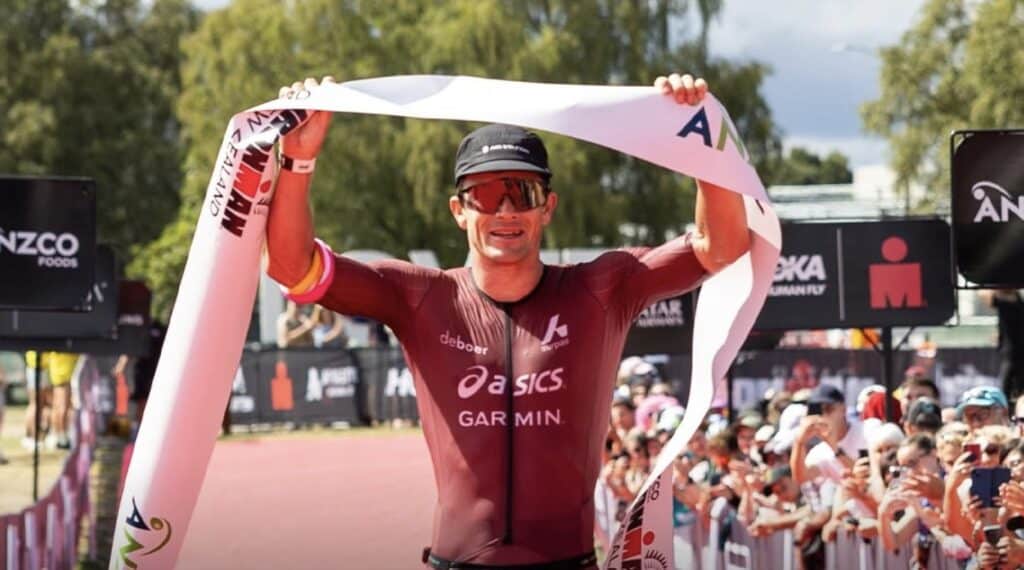 IRONMAN/ Mike Phillips ganando el IRONMAN New Zeland 2025
