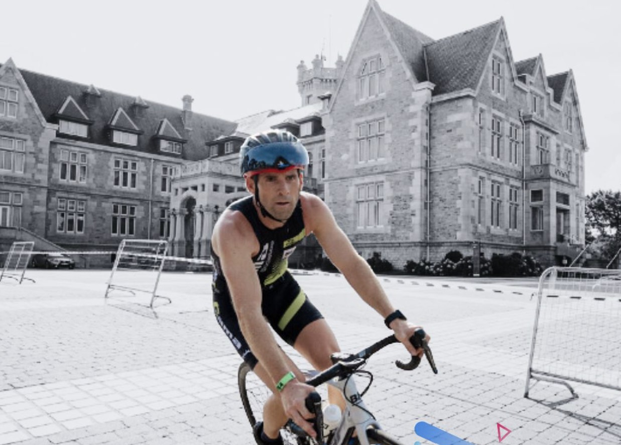 Instagraam/ Un triatleta sobre la bici en el Triatlón Ciudad de Santander