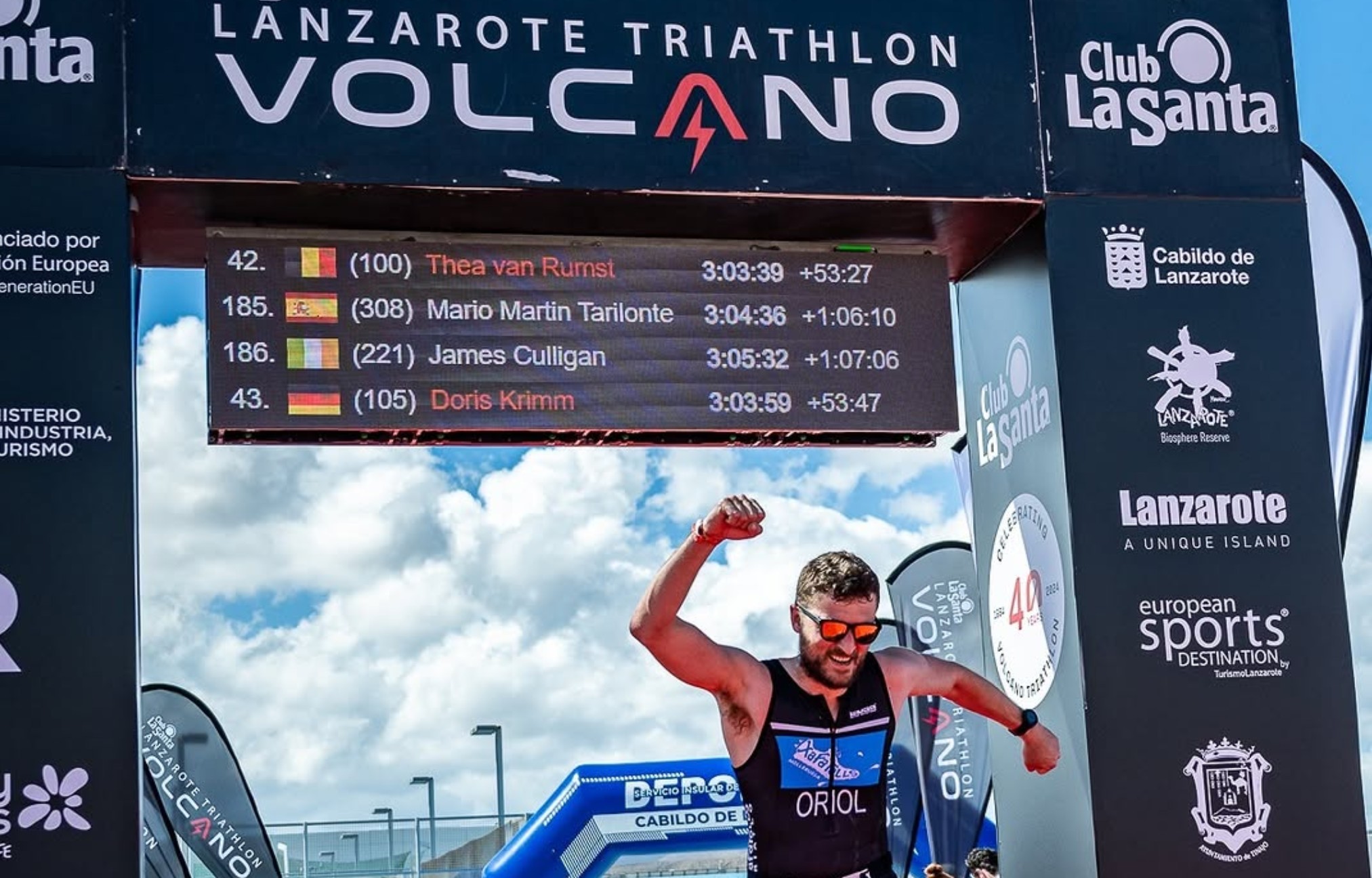 Instagram/ Imagen de un triatleta entrando en meta en el Volcano Triathlon