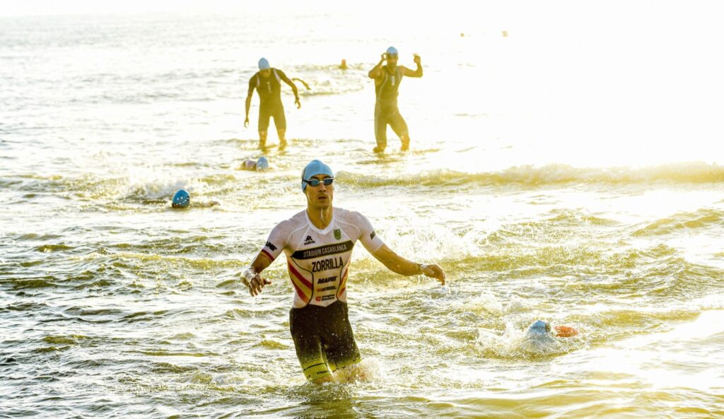 FETRI/ Triatletas saliendo de la natación en el Epic Triathlon