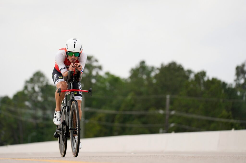 @gettyimages/ Un triatleta en el ciclismo del IRONMAN Texas