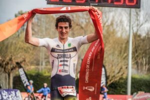 FETRI/ Fernando Zoriila ganando el campeonato de Duatlón MD