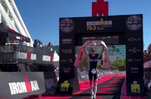 IRONMAN/ Johannes Vogel ganando en el IRONMAN 70.3 Valencia