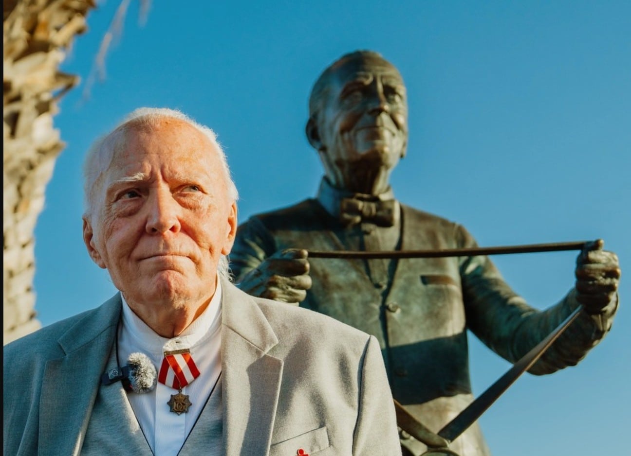 instagram/ Kenneth Gasque, homenajeado en Lanzarote con una escultura en Puerto del Carmen