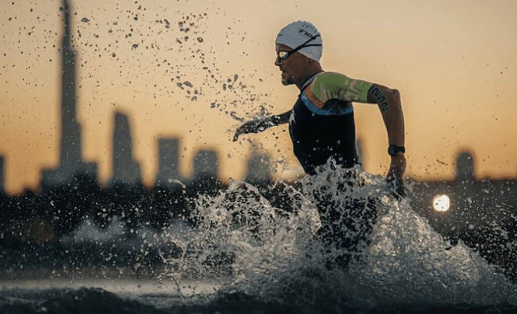 @worldtriathlon/ Imagen de un triatleta en una prueba del T100