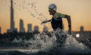 @worldtriathlon/ Imagen de un triatleta en una prueba del T100