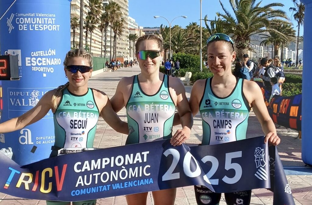 @triatlocv/ pódium femenino en Cullera