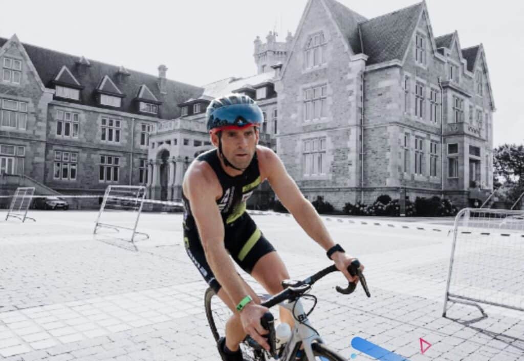 Un triatleta en el Triatlón Ciudad de Santander