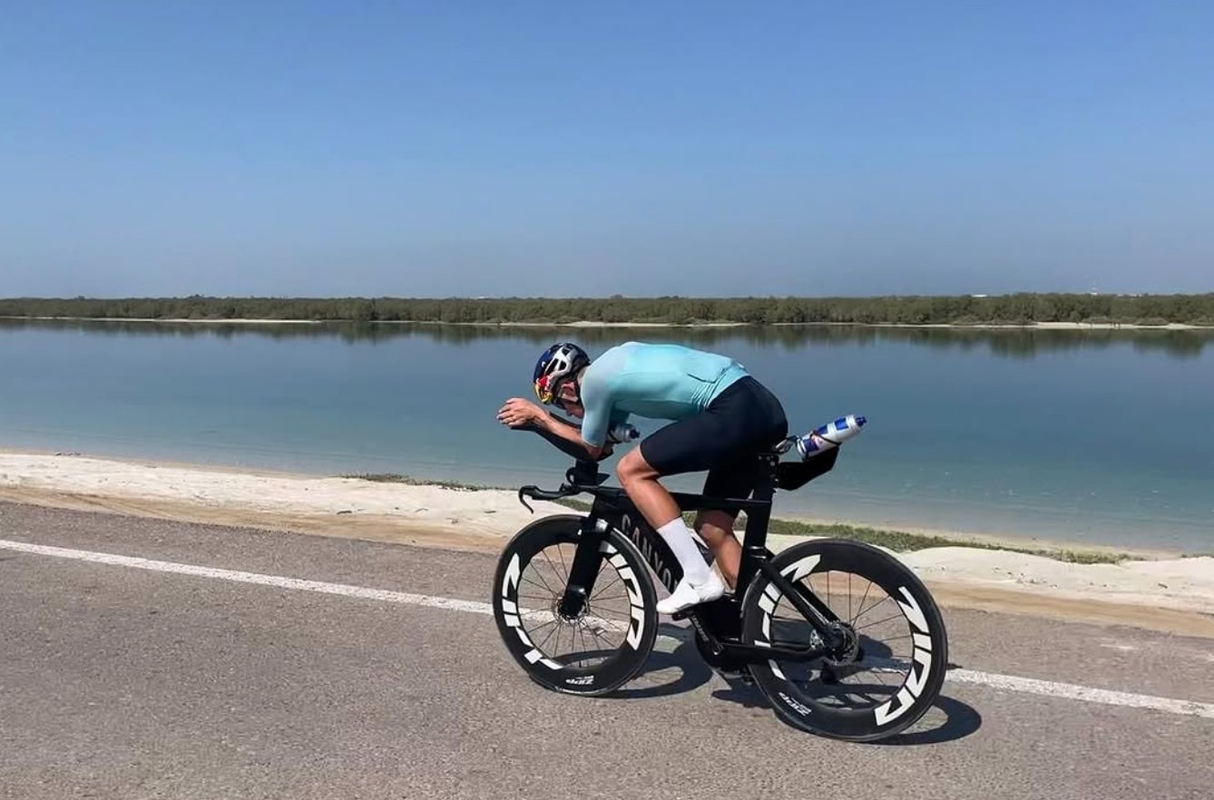 Instagram/Hayden Wilde entrenando con la bici
