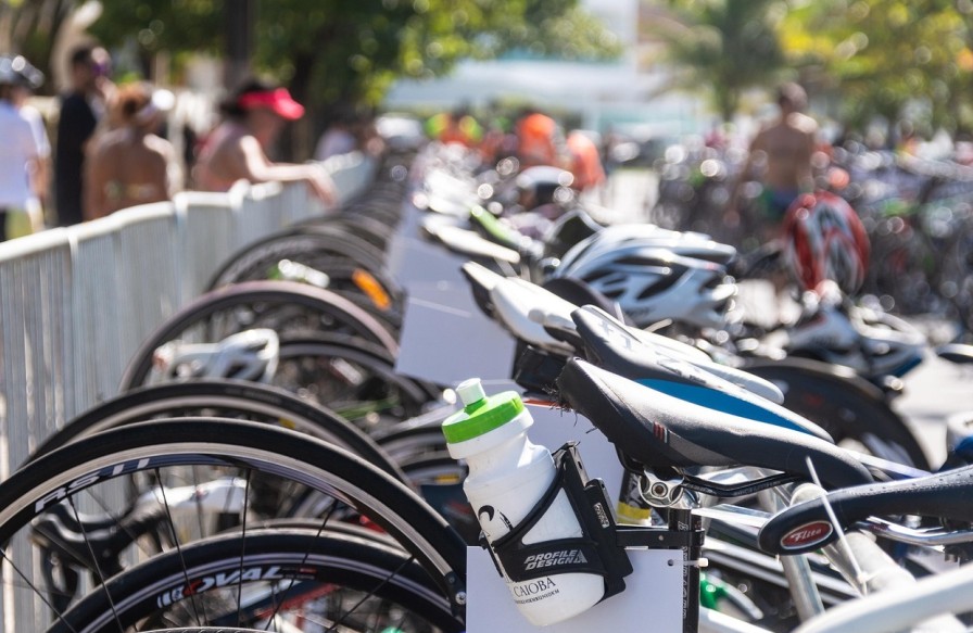 Imagen de una transición en un triatlón