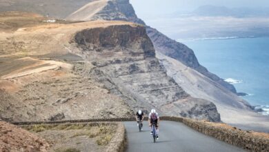 ClubLaSanta/Imagen de 2 triatletas en el IRONMAN Lanzarote