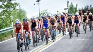 @worldtriathlon/ Pelotón en la Copa del Mundo de Triatlón en Chengdu