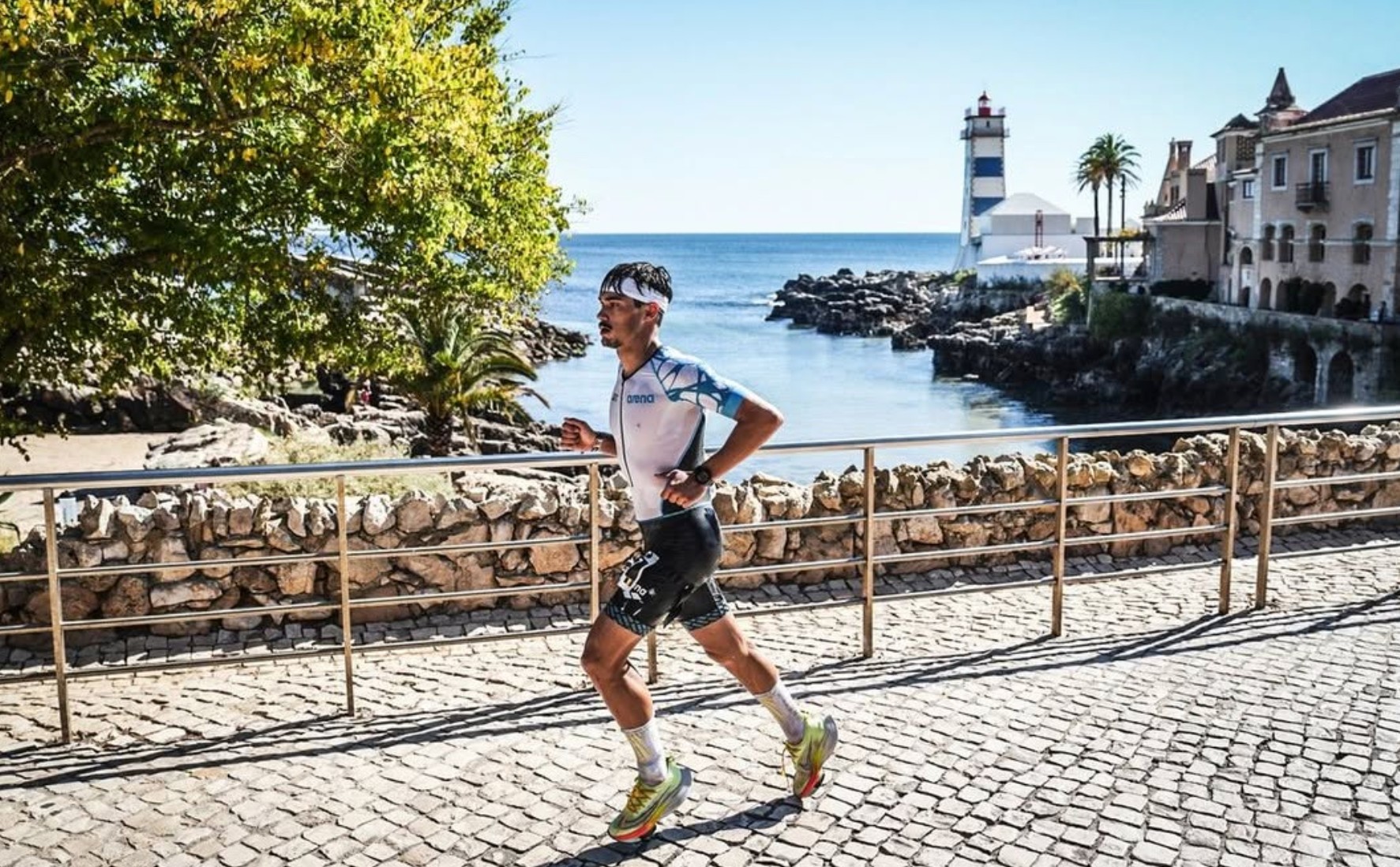 IRONMAN/ Un triatleta corriendo en el IRONMAN Portugal