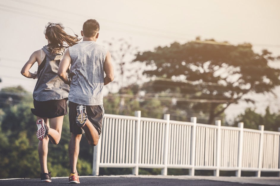 only_kim©/AdobeStock Dos corredores