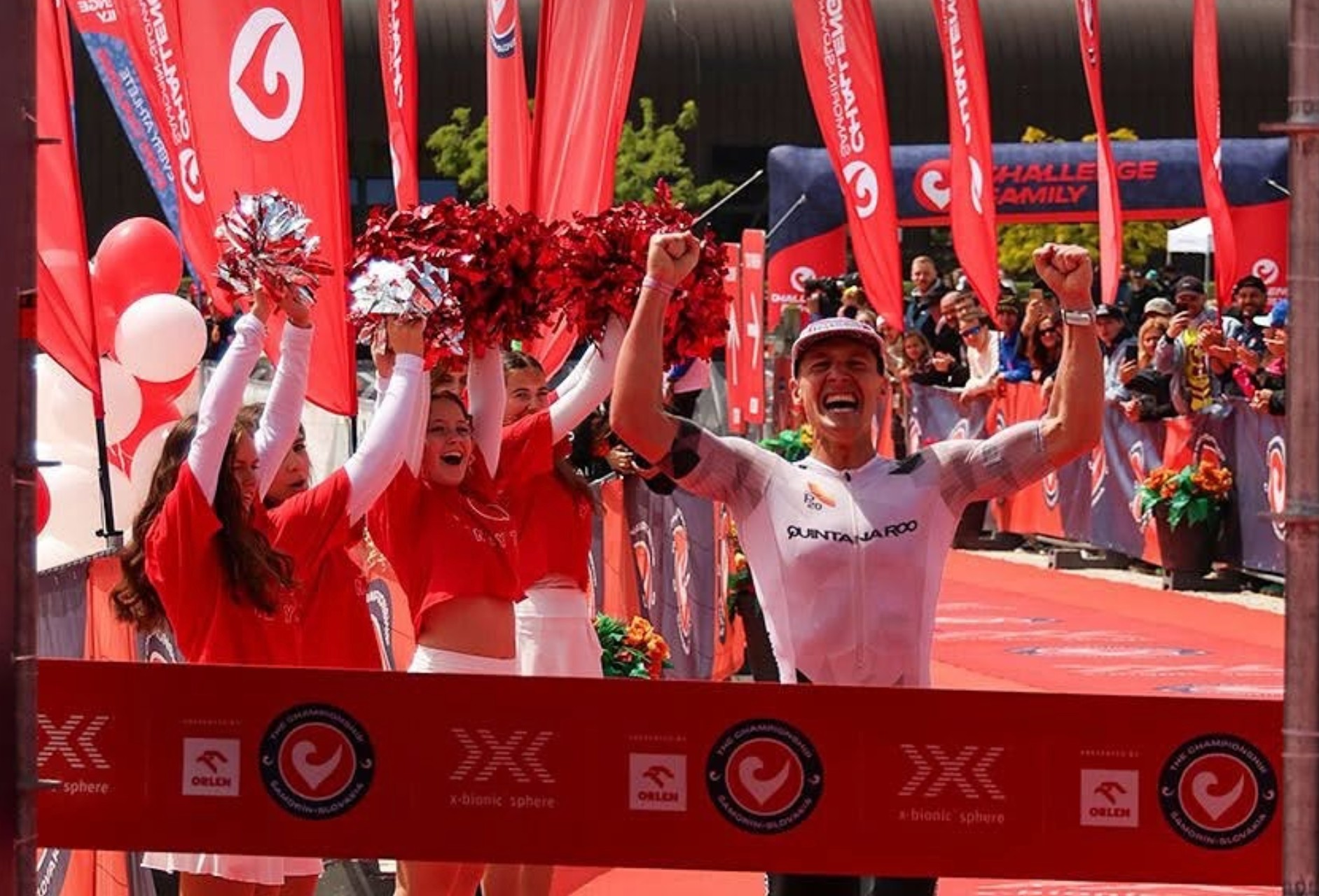 @challengefamily/ Kristian Høgenhaug ganando The Championship