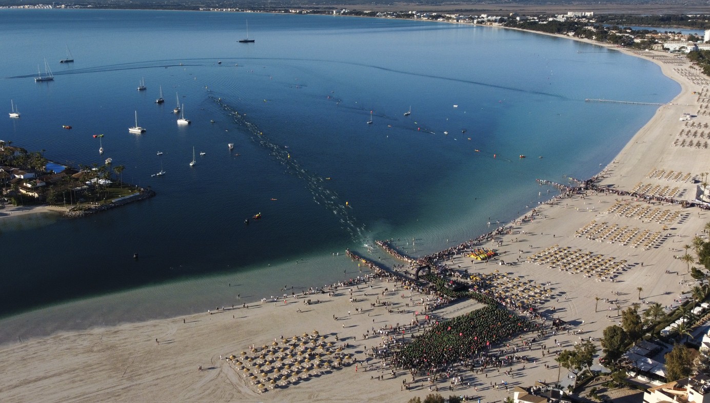 IRONMAN/ Imagen de la natación en el IROMMAN Mallorca