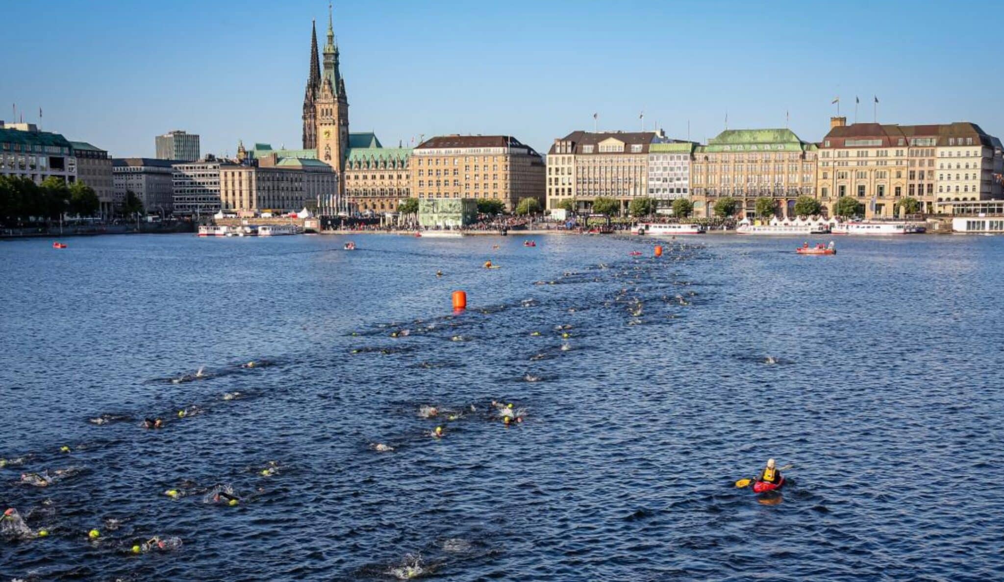 IRONMAN/ Imagen de la natación en el IRONMAN Hambburgo